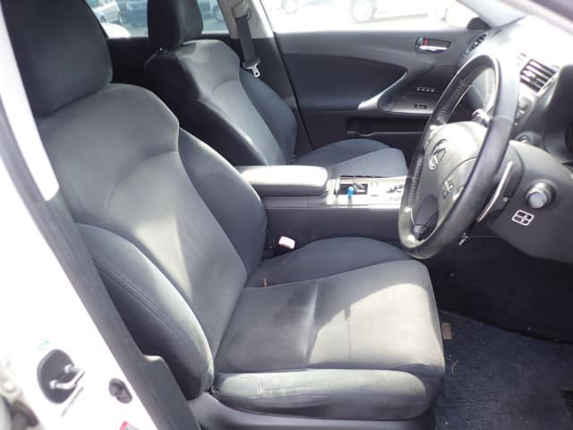 LEXUS IS thumbnail 25