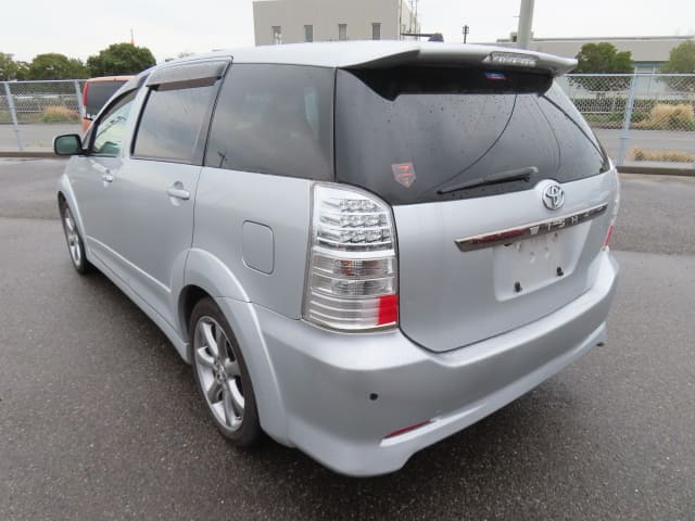 TOYOTA Wish thumbnail 3