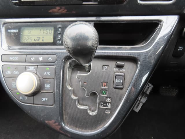 TOYOTA Wish thumbnail 42