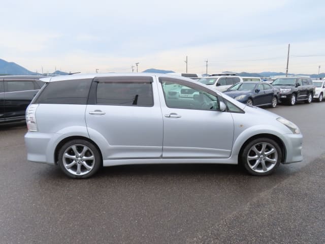 TOYOTA Wish thumbnail 6