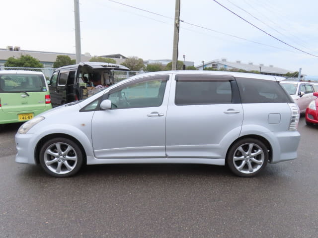 TOYOTA Wish thumbnail 2