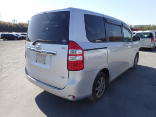 2011 TOYOTA Noah