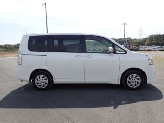 2010 TOYOTA Voxy