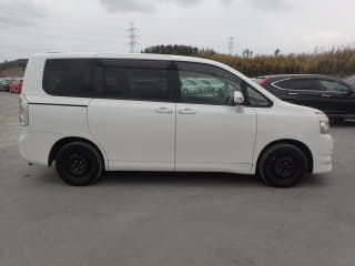2010 TOYOTA Voxy