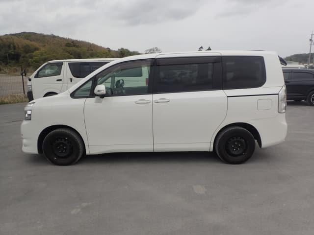 2010 TOYOTA Voxy
