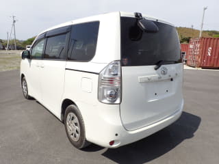 2010 TOYOTA Voxy