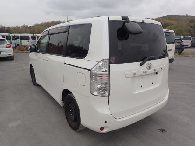 2010 TOYOTA Voxy