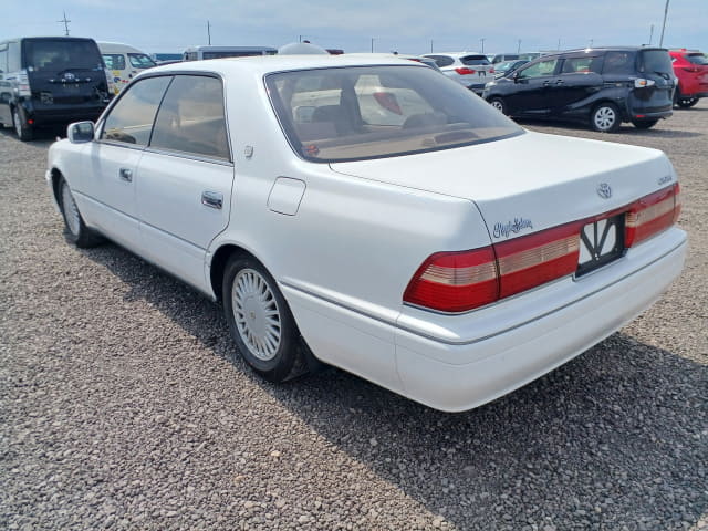 TOYOTA Crown thumbnail 3