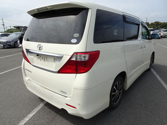 2011 TOYOTA Alphard
