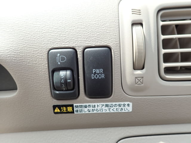TOYOTA Raum thumbnail 39