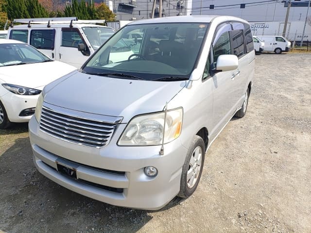 TOYOTA Noah.