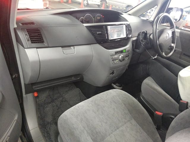 2006 TOYOTA Voxy