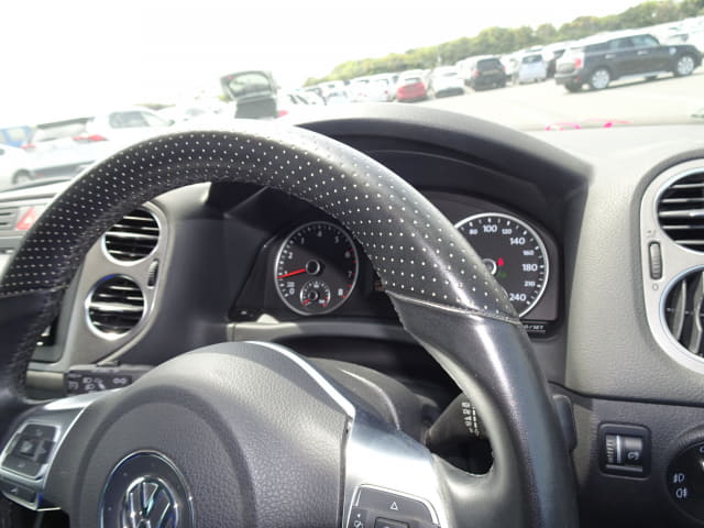 VOLKSWAGEN Tiguan thumbnail 45