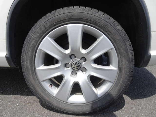 VOLKSWAGEN Tiguan thumbnail 10