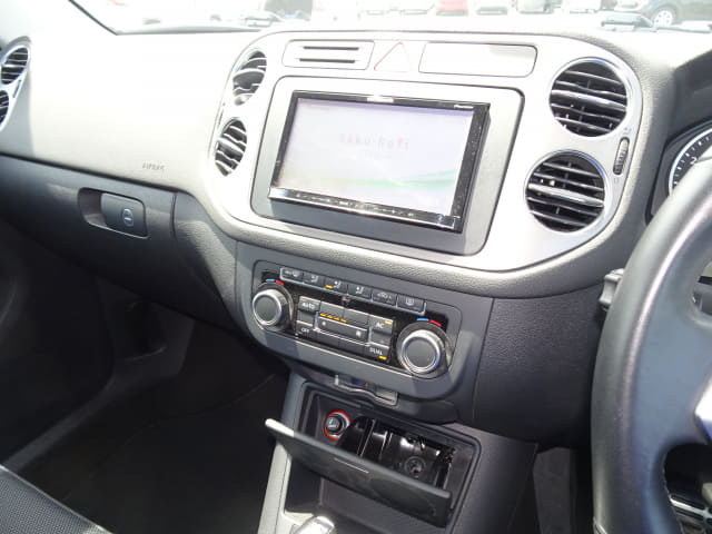 VOLKSWAGEN Tiguan thumbnail 36