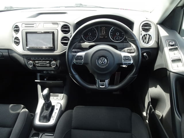 VOLKSWAGEN Tiguan thumbnail 32