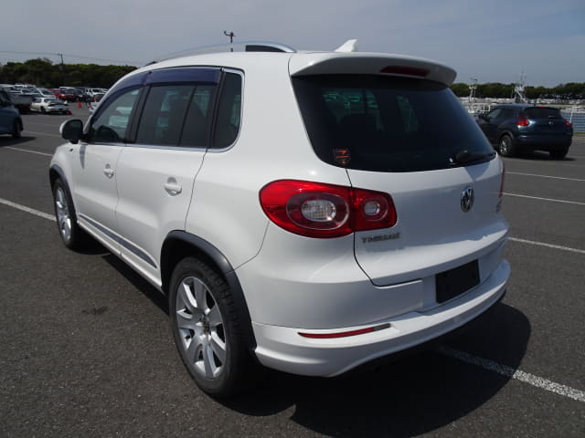 VOLKSWAGEN Tiguan thumbnail 3