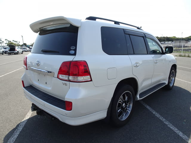 TOYOTA Land Cruiser thumbnail 5