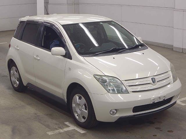 2004 TOYOTA IST