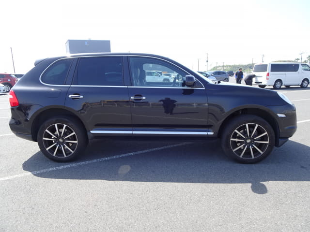 Porsche Cayenne thumbnail 6