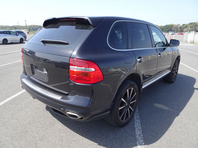 Porsche Cayenne thumbnail 5