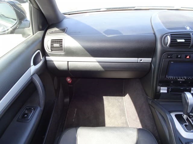 Porsche Cayenne thumbnail 30