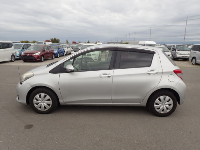 TOYOTA Vitz thumbnail 2
