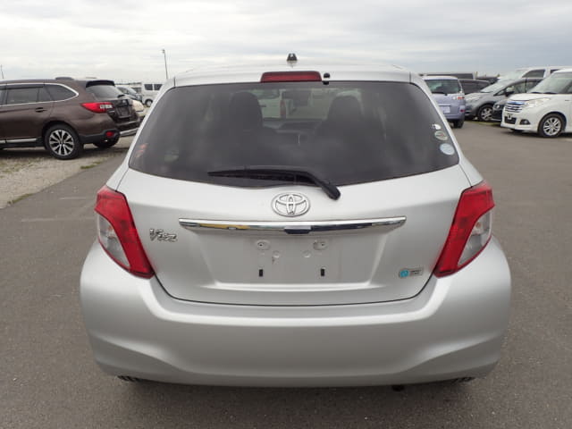 TOYOTA Vitz thumbnail 4