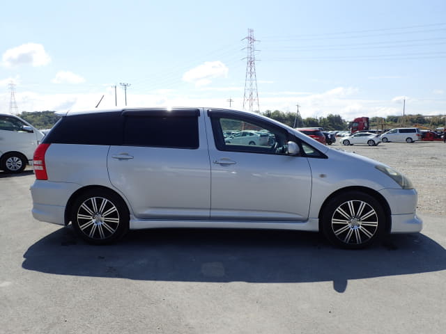 TOYOTA Wish thumbnail 6