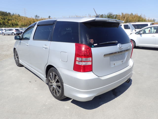 TOYOTA Wish thumbnail 3