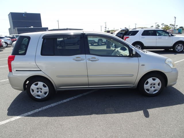 TOYOTA Raum thumbnail 6