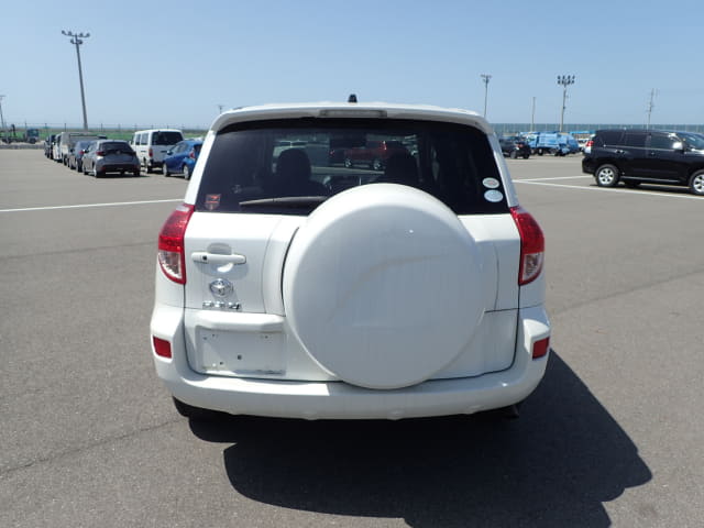TOYOTA RAV4 thumbnail 4