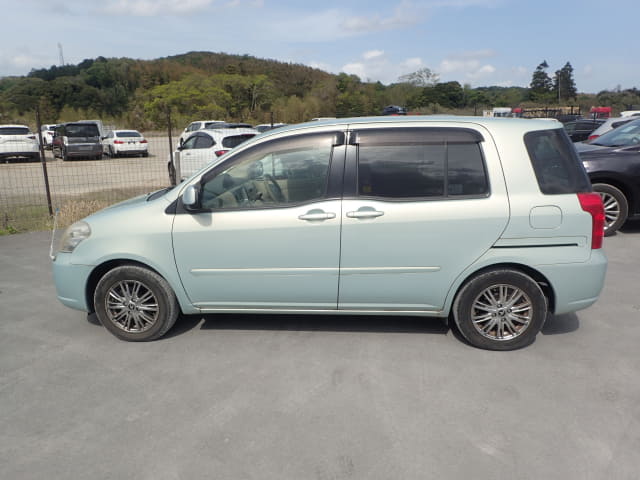 TOYOTA Raum thumbnail 2