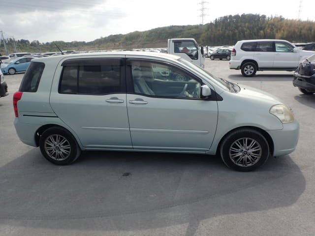 TOYOTA Raum thumbnail 6