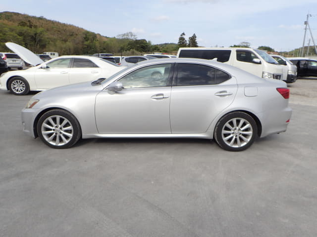 LEXUS IS thumbnail 2