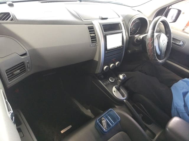 NISSAN X-Trail thumbnail 4