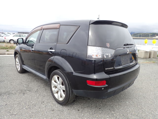MITSUBISHI Outlander thumbnail 3