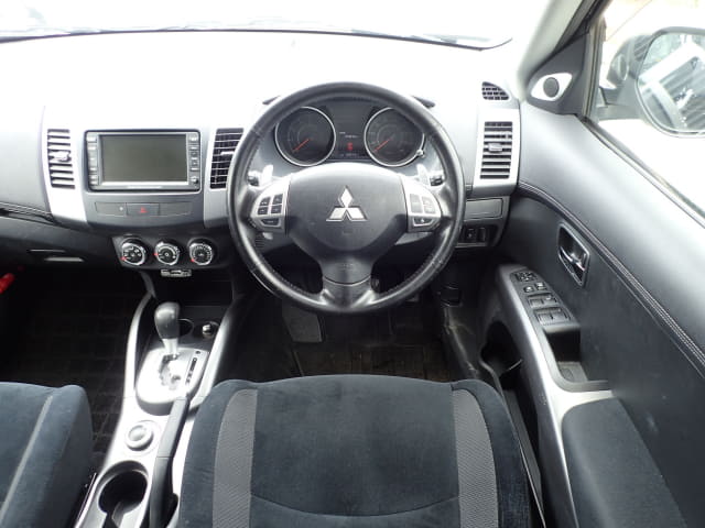 MITSUBISHI Outlander thumbnail 33