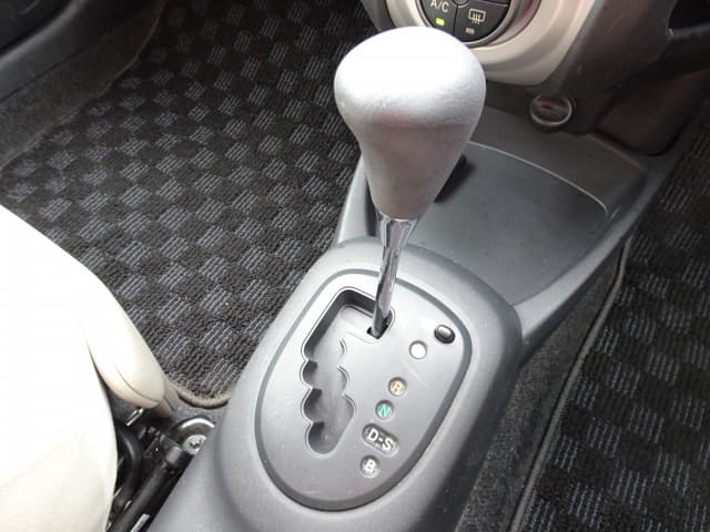 TOYOTA Vitz thumbnail 39