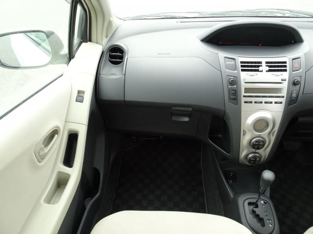 TOYOTA Vitz thumbnail 33