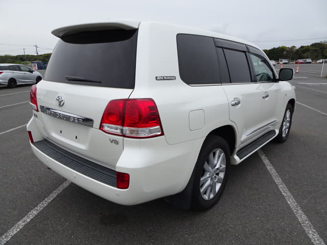2011 TOYOTA Land Cruiser