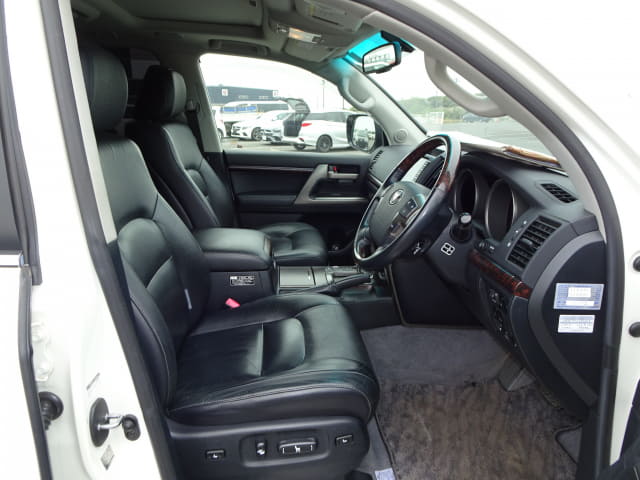 TOYOTA Land Cruiser thumbnail 26