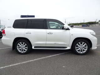 2011 TOYOTA Land Cruiser