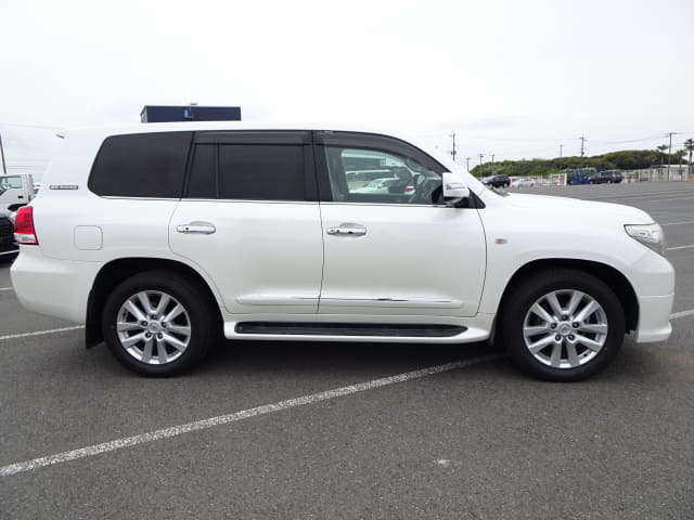 2011 TOYOTA Land Cruiser