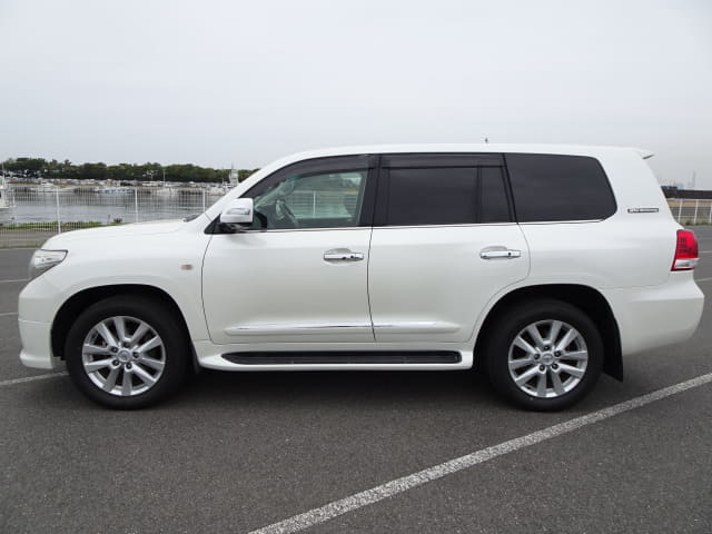 2011 TOYOTA Land Cruiser