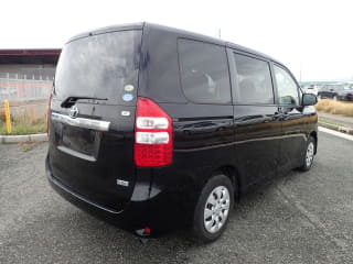 2010 TOYOTA Noah