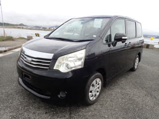 2010 TOYOTA Noah