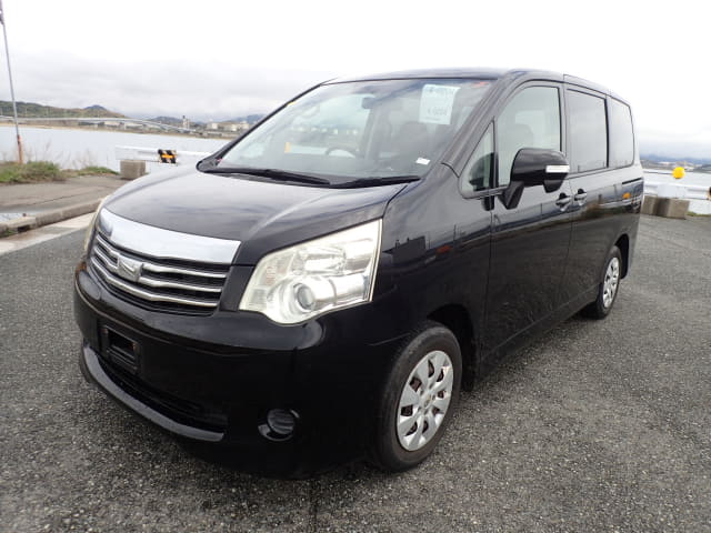 2010 TOYOTA Noah