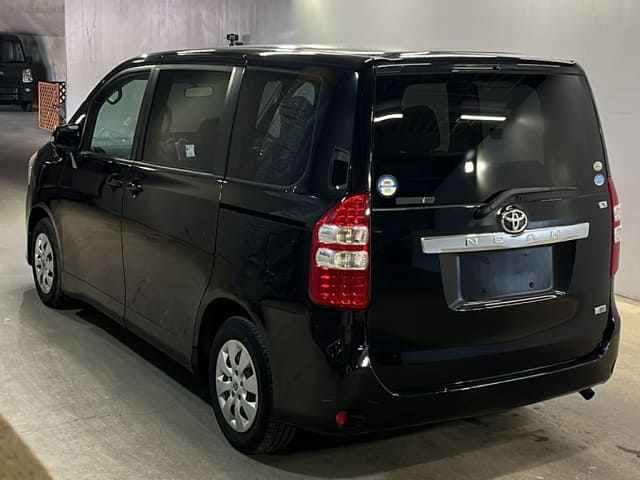 TOYOTA Noah thumbnail 50