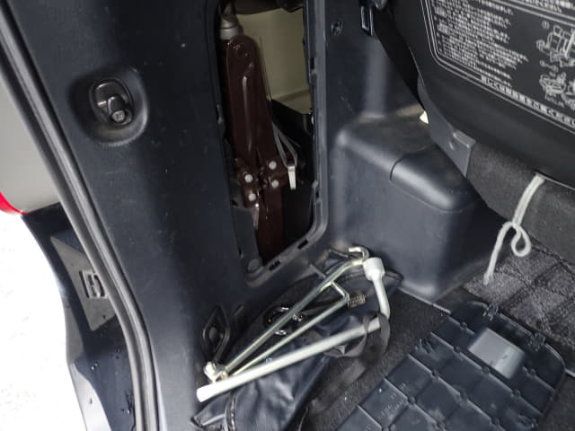 TOYOTA Noah thumbnail 31